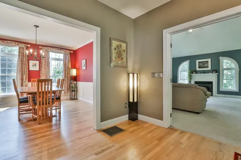9 Maverick Drive Auburn NH 03032