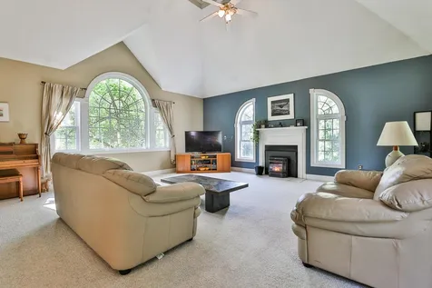 9 Maverick Drive Auburn NH 03032