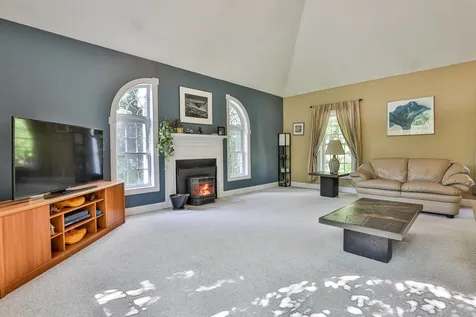 9 Maverick Drive Auburn NH 03032