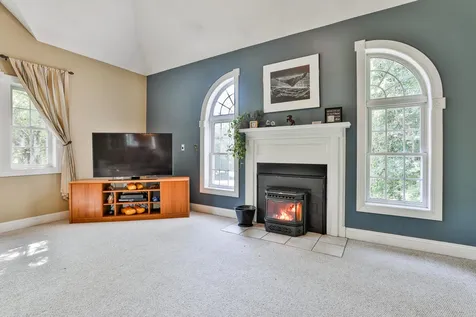 9 Maverick Drive Auburn NH 03032