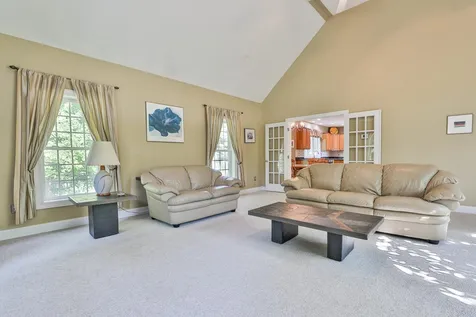9 Maverick Drive Auburn NH 03032