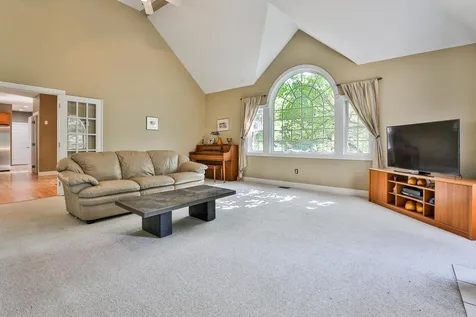 9 Maverick Drive Auburn NH 03032