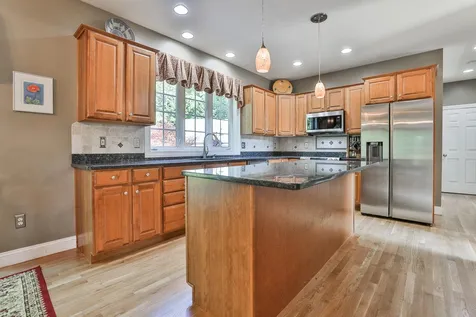 9 Maverick Drive Auburn NH 03032