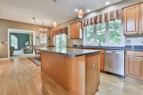 9 Maverick Drive Auburn NH 03032