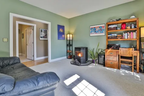 9 Maverick Drive Auburn NH 03032