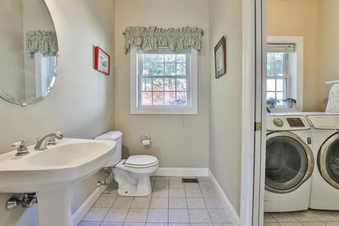 9 Maverick Drive Auburn NH 03032