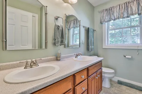 9 Maverick Drive Auburn NH 03032
