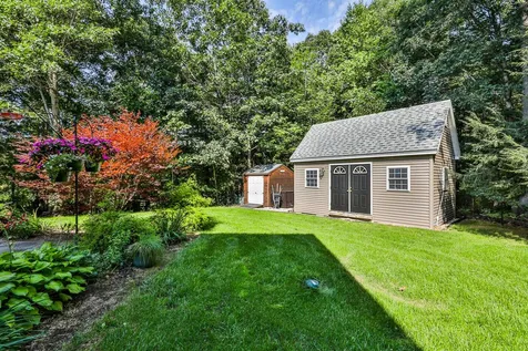 9 Maverick Drive Auburn NH 03032