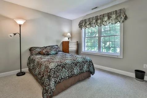 9 Maverick Drive Auburn NH 03032