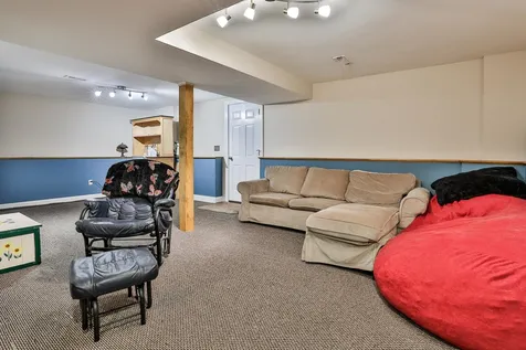 9 Maverick Drive Auburn NH 03032
