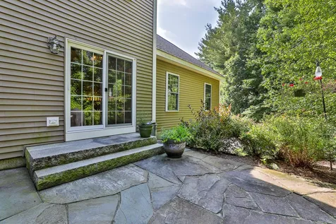 9 Maverick Drive Auburn NH 03032