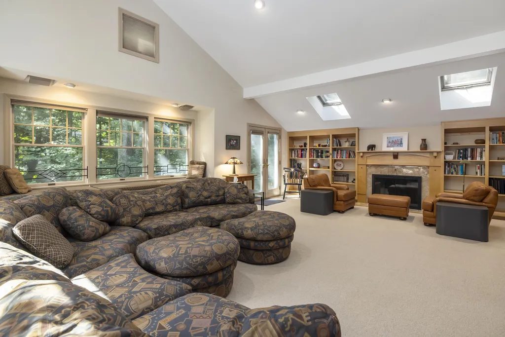 6 Millstream Drive Exeter NH 03833