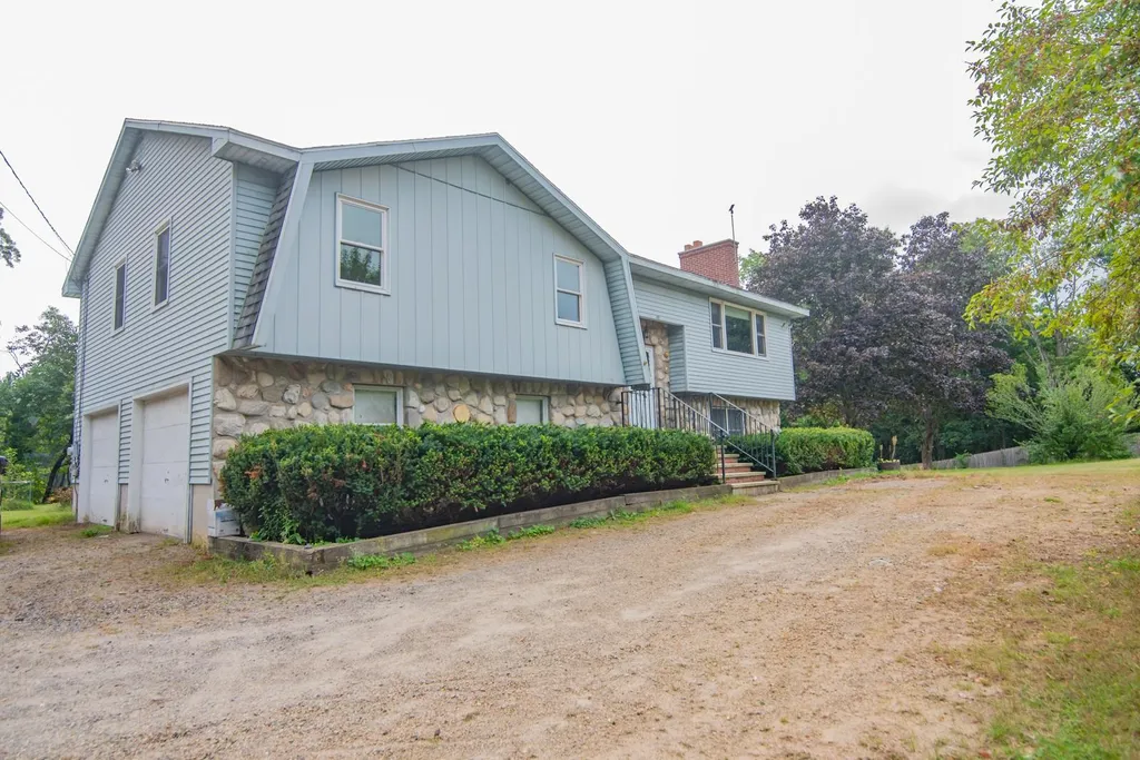 47 Tsienneto Road Derry NH 03038