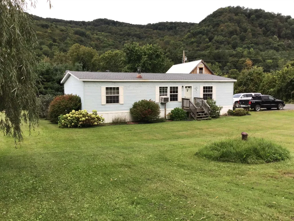 19 Edgewater Lane Sharon VT 05065