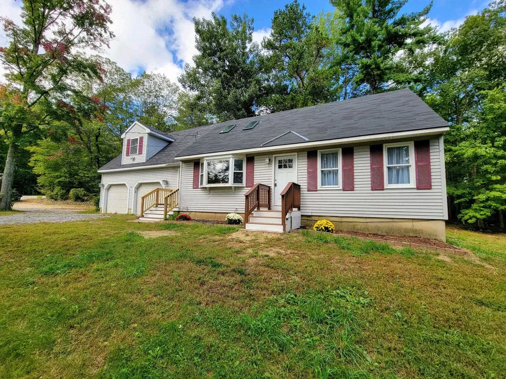 19 Hillside Drive Raymond NH 03077