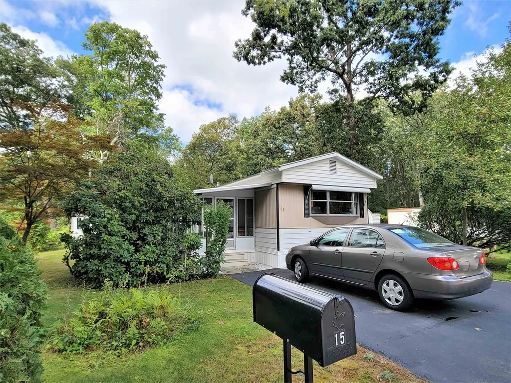 15 Clovercrest Drive Nashua NH 03062