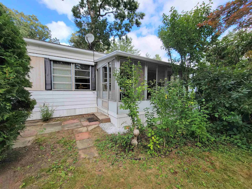 15 Clovercrest Drive Nashua NH 03062