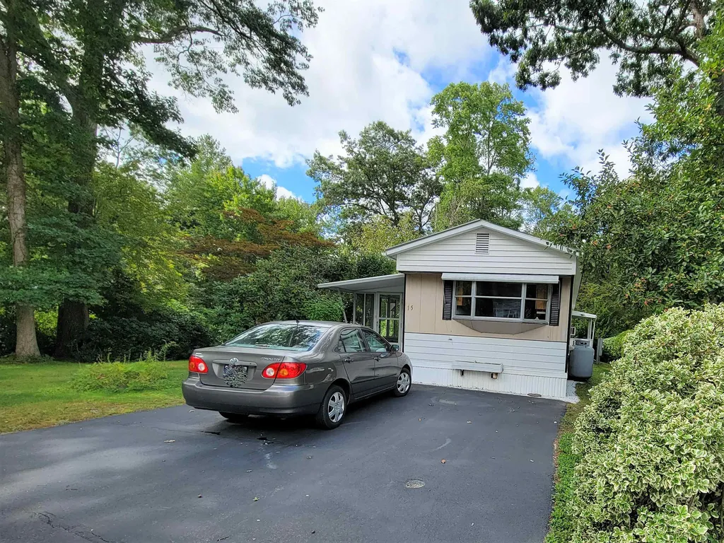 15 Clovercrest Drive Nashua NH 03062