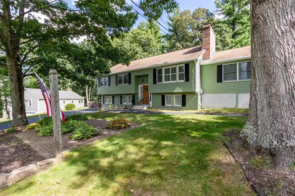 6 Winter Hill Road Derry NH 03038