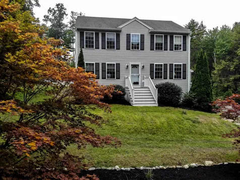 52 Heath Street Newton NH 03858