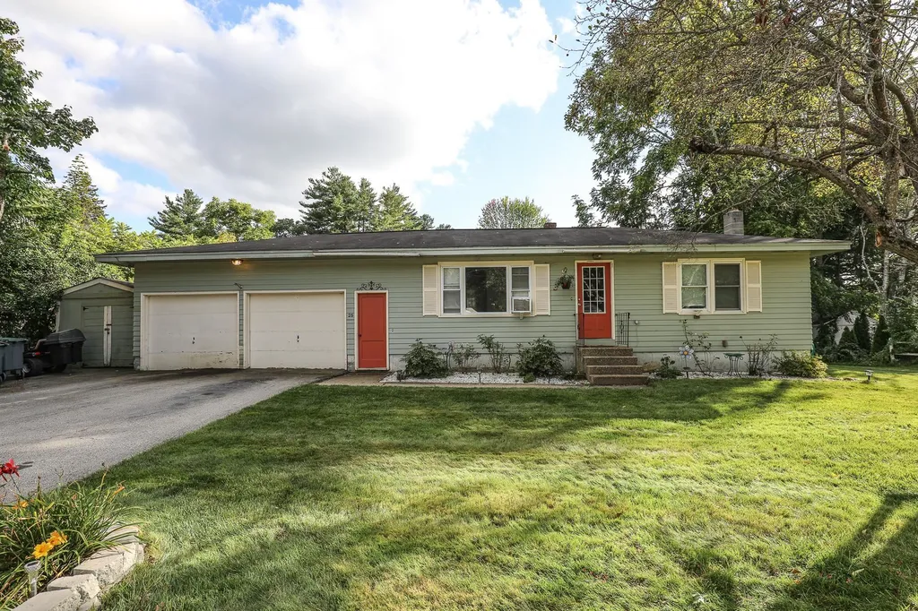 25 Bert Street Hooksett NH 03106