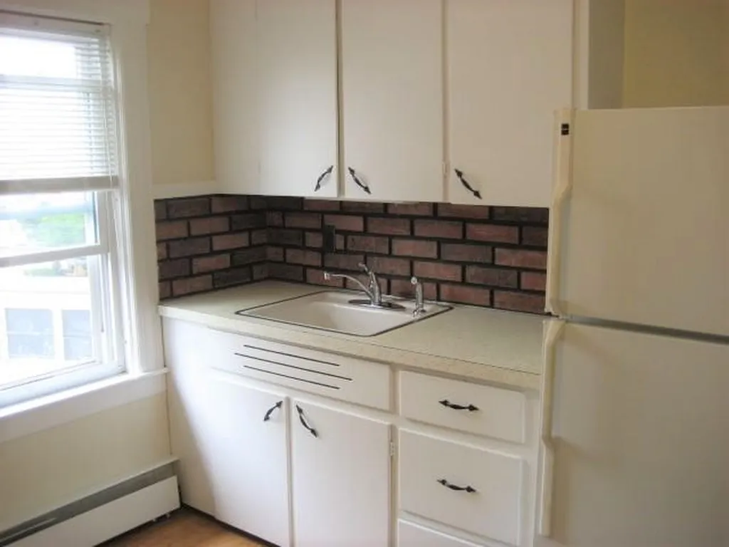 73 Malvern Street Manchester NH 03104