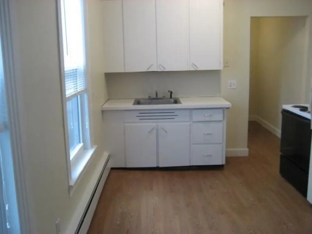 73 Malvern Street Manchester NH 03104