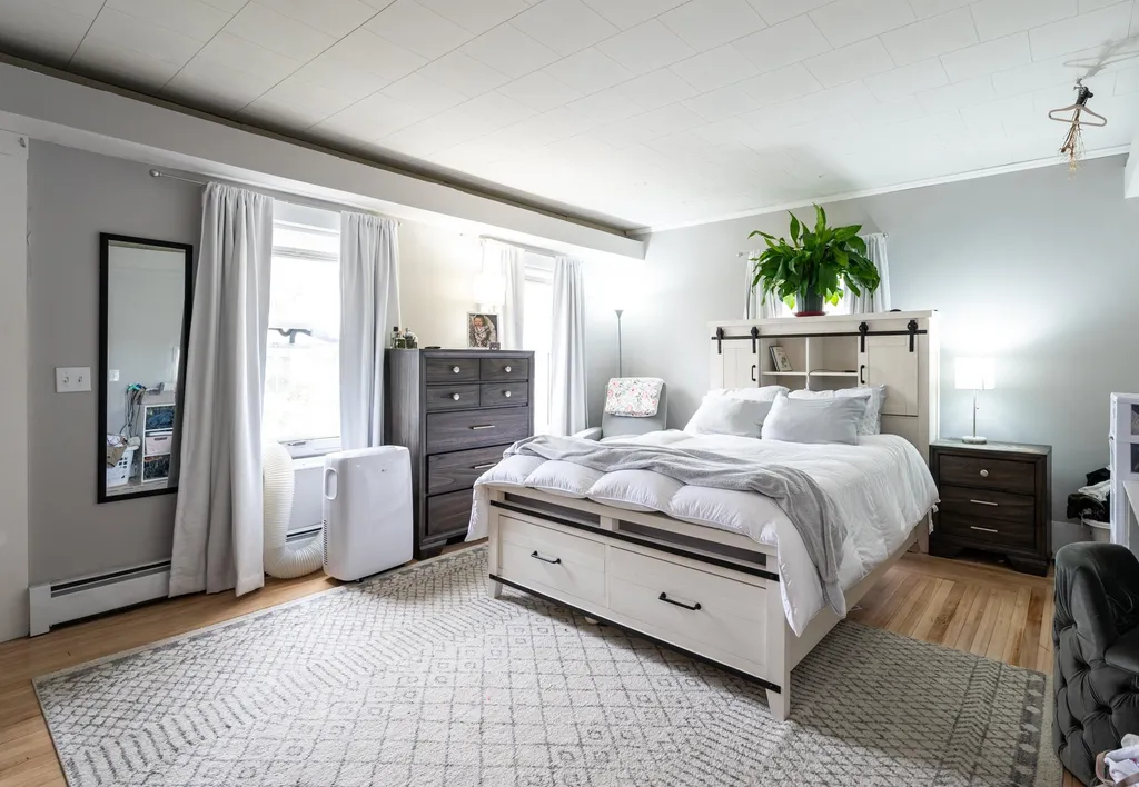 82 Elm Street Nashua NH 03060