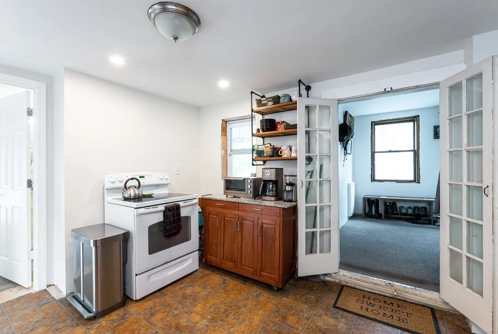 82 Elm Street Nashua NH 03060