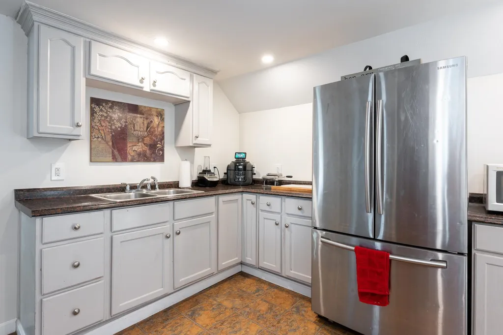 82 Elm Street Nashua NH 03060