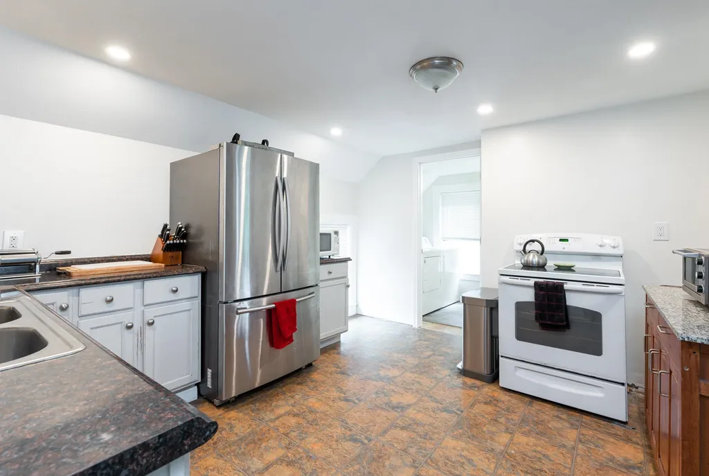 82 Elm Street Nashua NH 03060