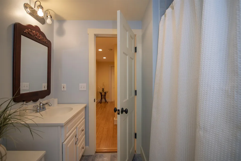 814 Noyes Lane Hartford VT 05001