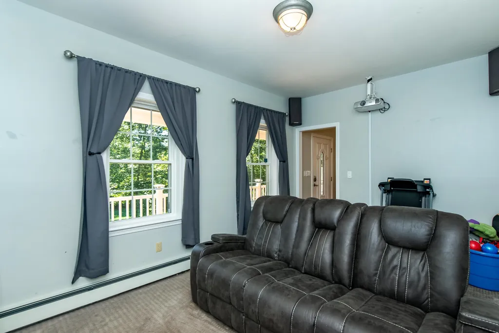 274 Mountain Avenue Northwood NH 03261