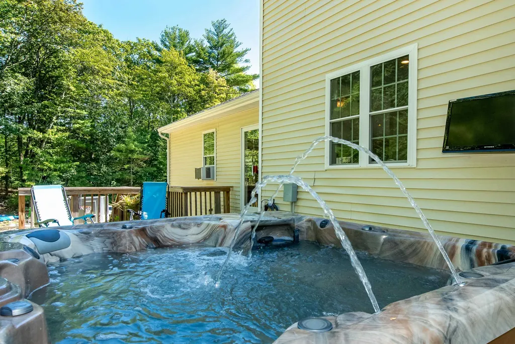 274 Mountain Avenue Northwood NH 03261