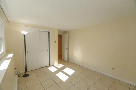 34r Derryfield Road Derry NH 03038