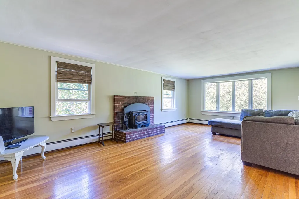 174 North Road East Kingston NH 03827