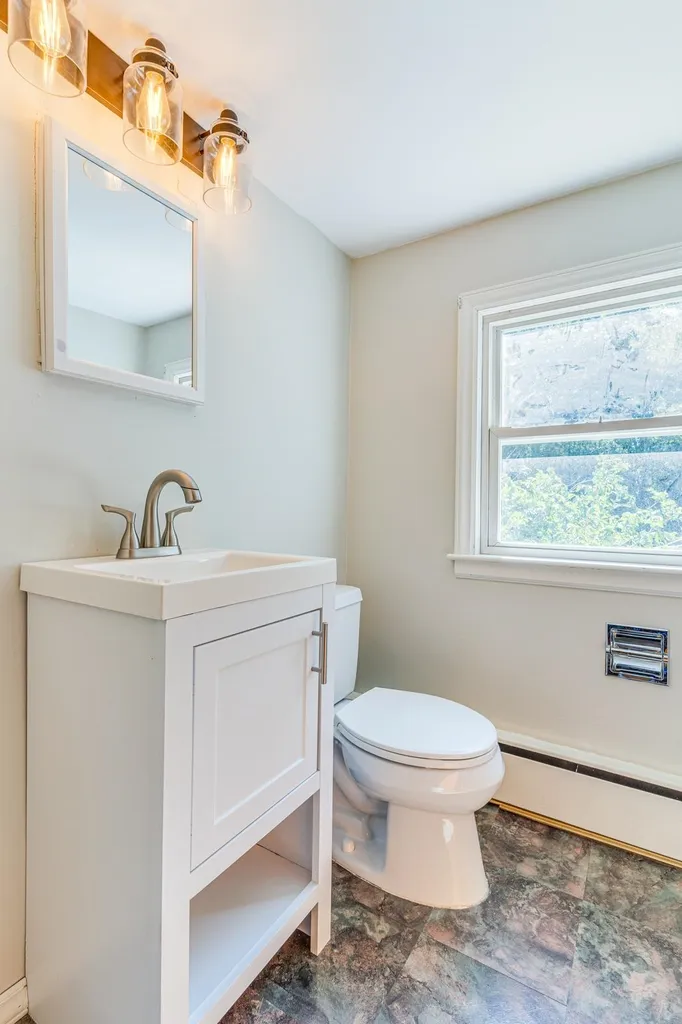 174 North Road East Kingston NH 03827