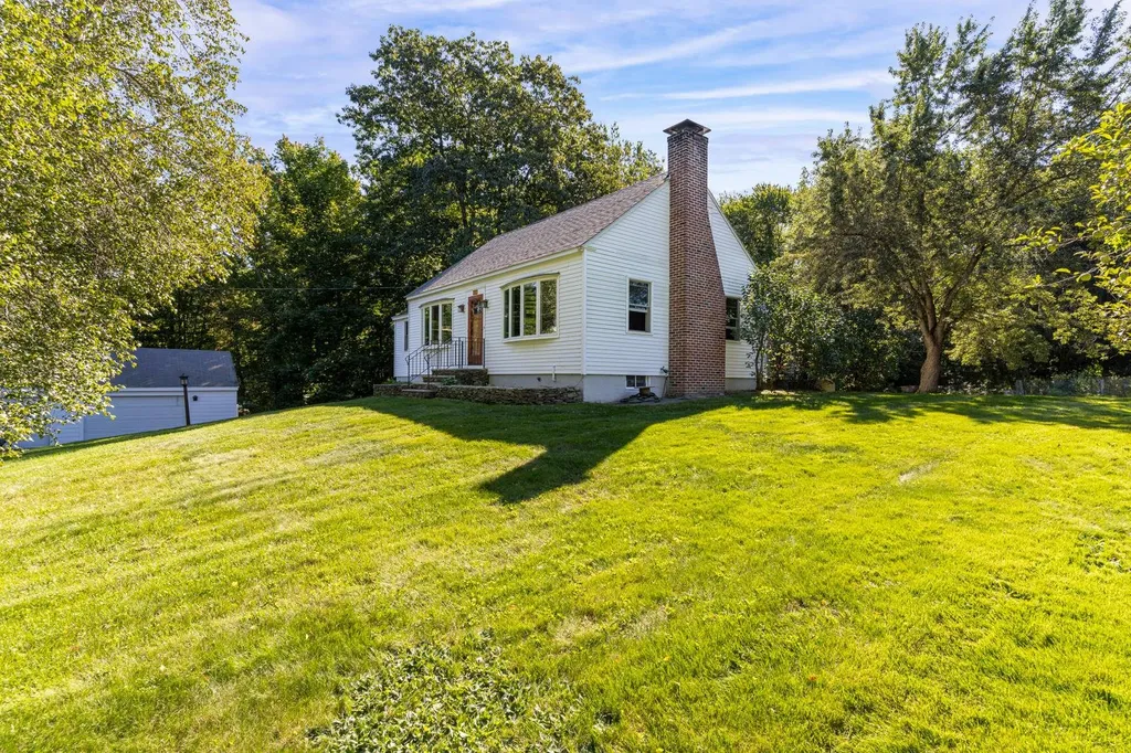 174 North Road East Kingston NH 03827