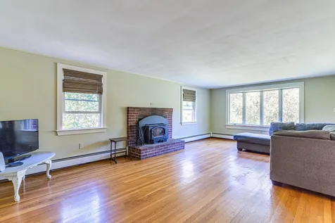 174 North Road East Kingston NH 03827