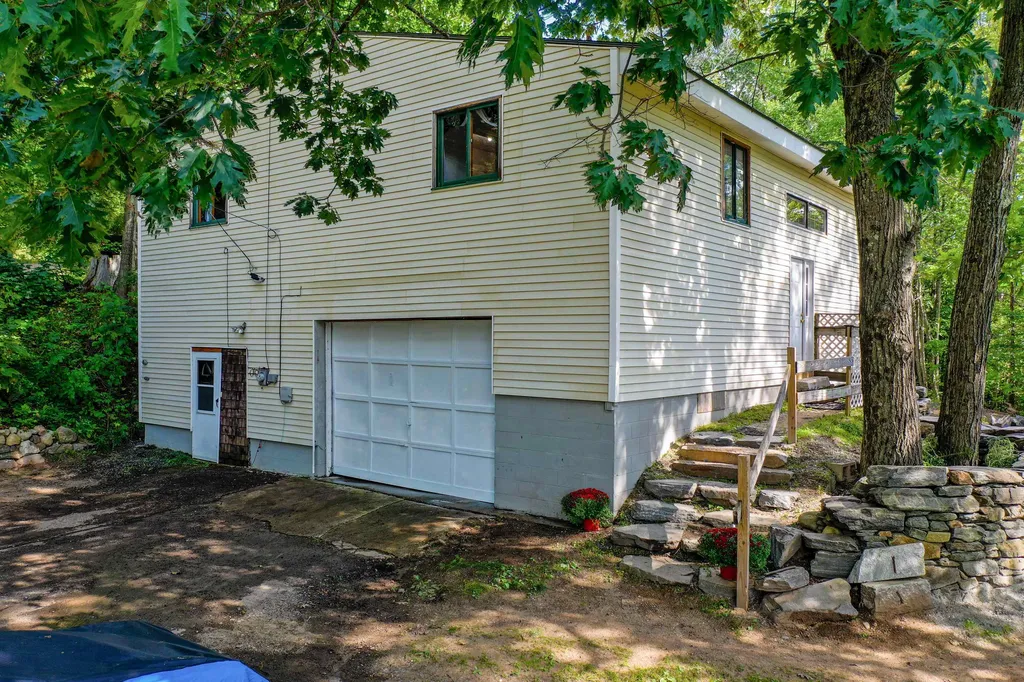 22 Nyberg Road Bristol NH 03222