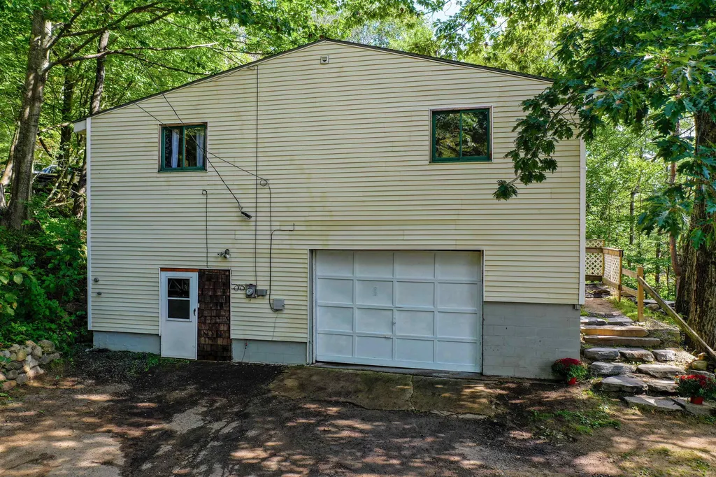 22 Nyberg Road Bristol NH 03222