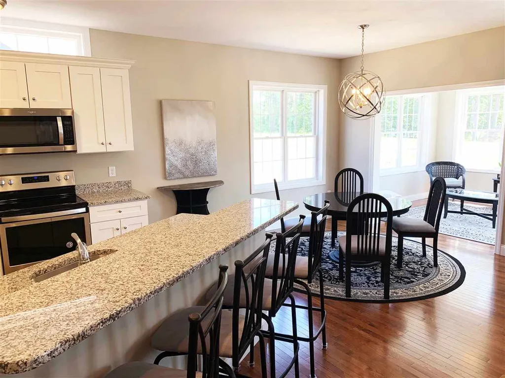 13 Pilgrim Road Londonderry NH 03053