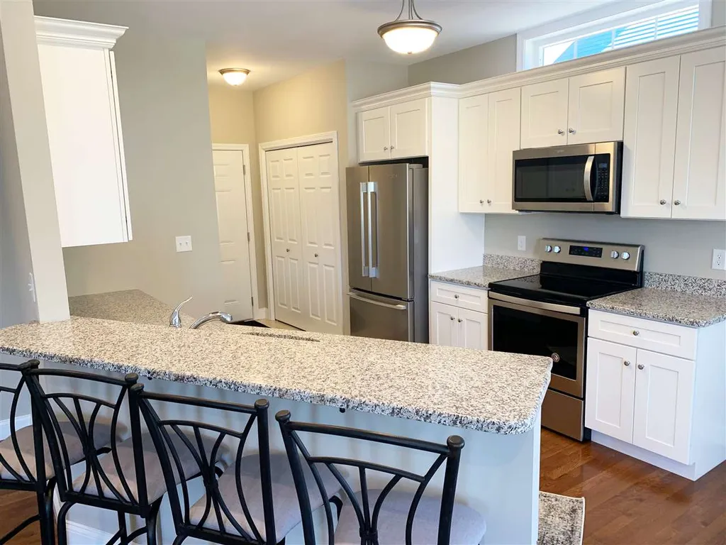 13 Pilgrim Road Londonderry NH 03053