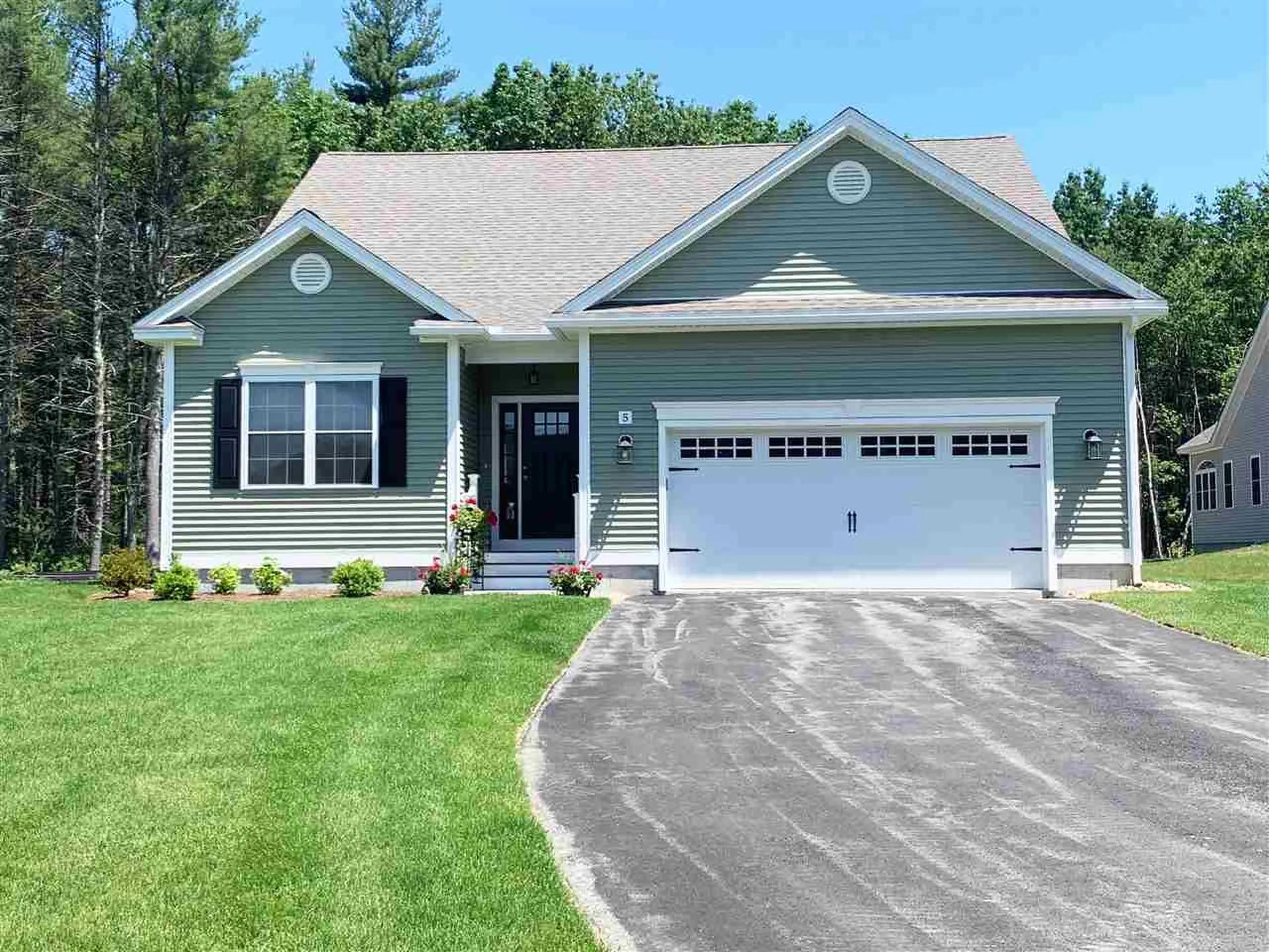 13 Pilgrim Road Londonderry NH 03053