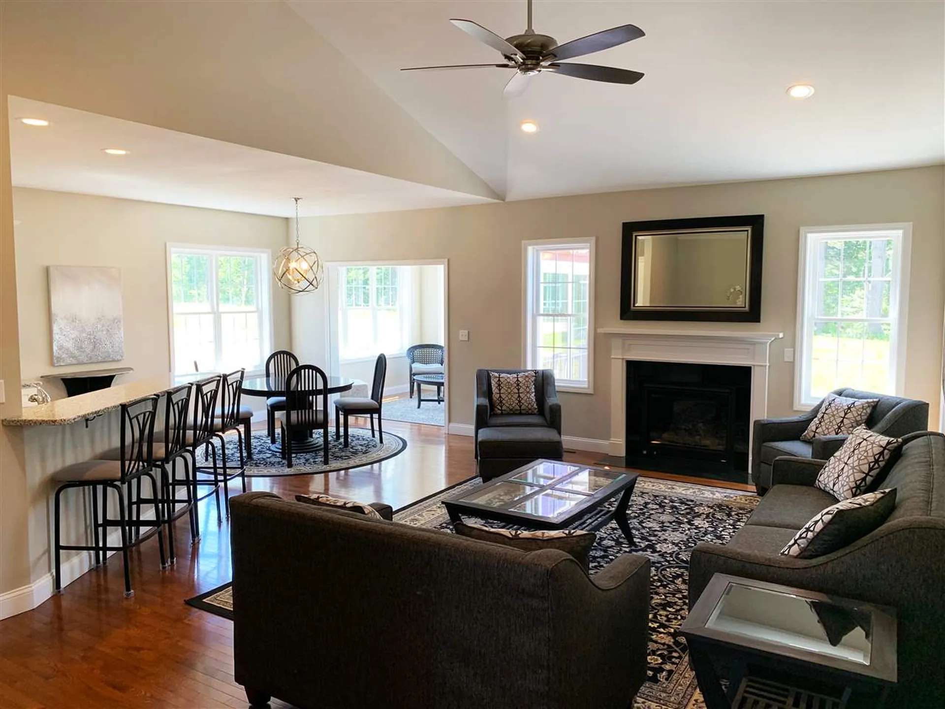 13 Pilgrim Road Londonderry NH 03053