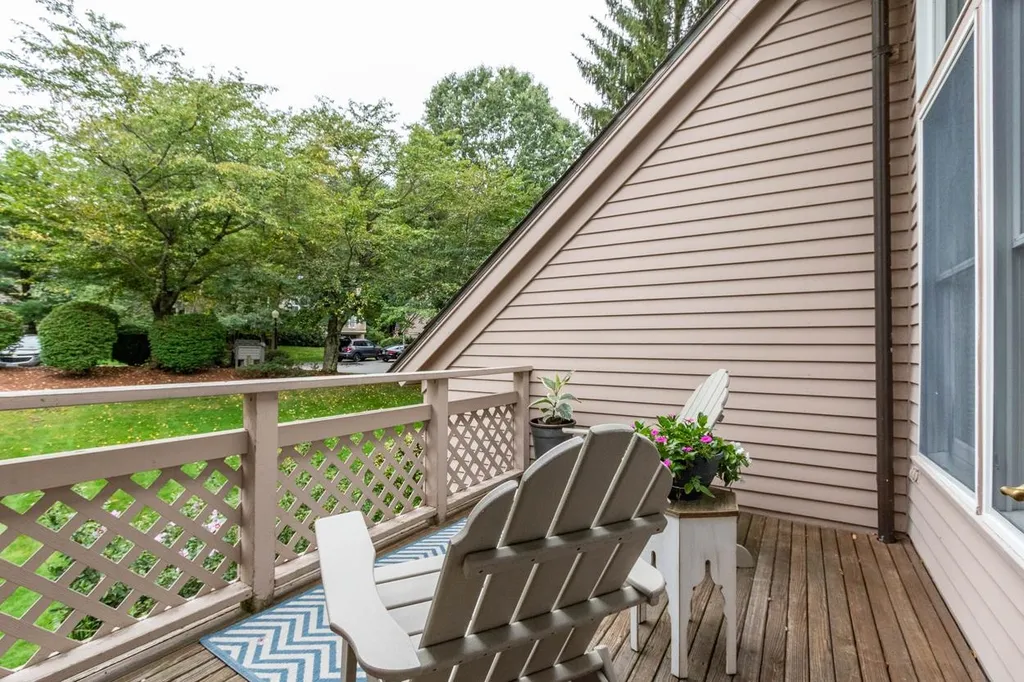 6 Goldfinch Lane Nashua NH 03062