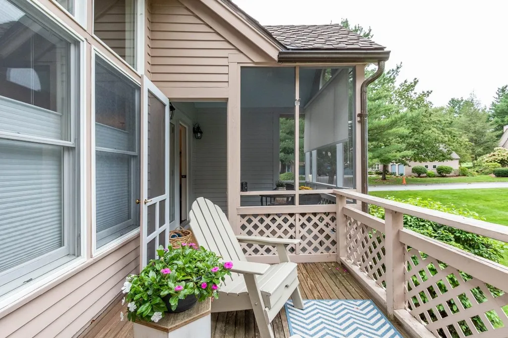 6 Goldfinch Lane Nashua NH 03062