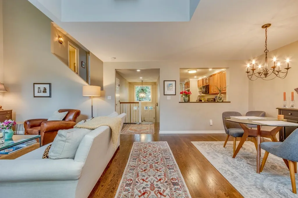 6 Goldfinch Lane Nashua NH 03062