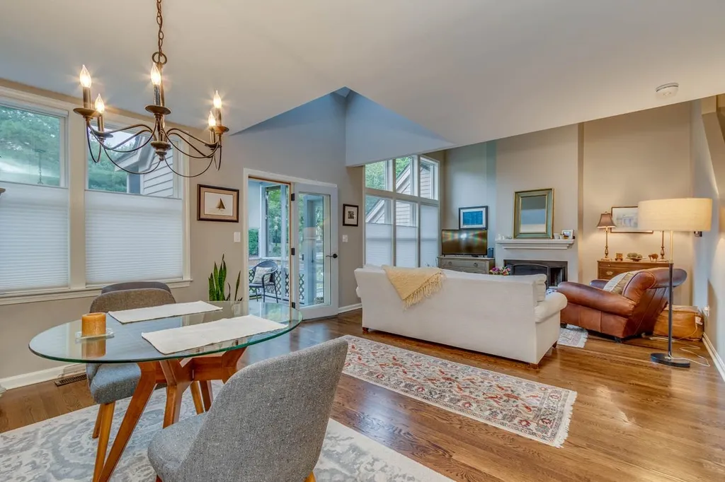 6 Goldfinch Lane Nashua NH 03062