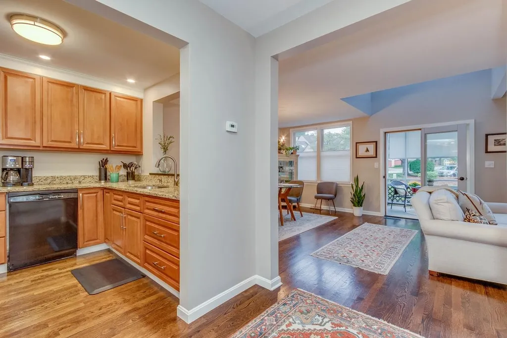 6 Goldfinch Lane Nashua NH 03062